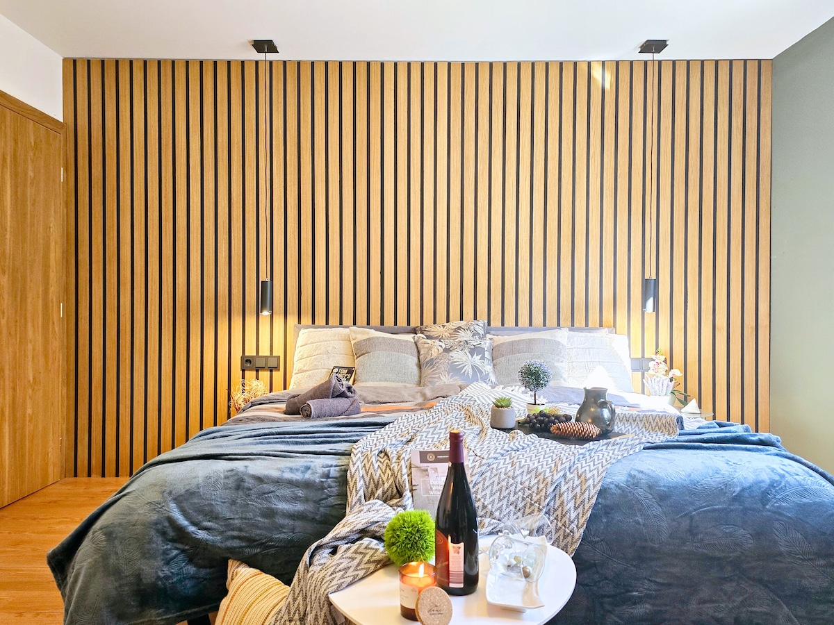 Schlafzimmer 2 - King-Size-Bett mit Akustikpaneele